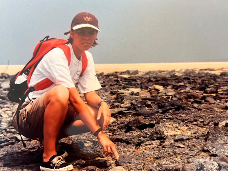 2001 - Laje do Coringa, Ilha do Cajual - MA. Coletando fósseis durante a Expedição Em Busca dos Dinossauros