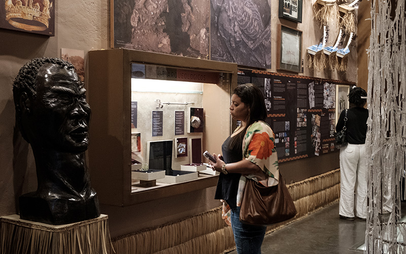 Um memorial para que nunca mais aconteça, primando pelo respeito à memória dos africanos escravizados que chegaram ao Cemitério dos Pretos Novos. Foto: Diogo Vasconcellos (MN/UFRJ)