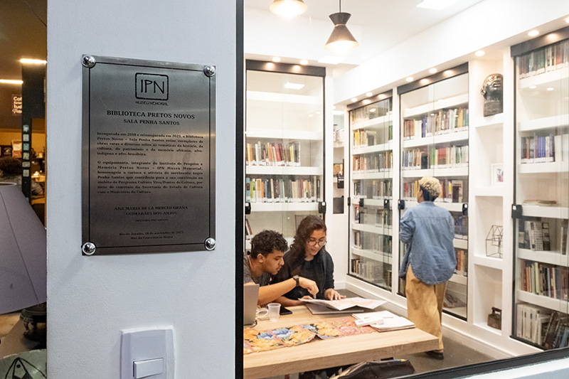 O Instituto Pretos Novos tem uma biblioteca especializada. Foto: Diogo Vasconcellos (MN/UFRJ)