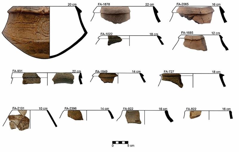 Croqui desenvolvido a partir dos fragmentos de cerâmica encontrados no sítio geoglifo Fazenda Atlântica por Angislaine Freitas Costa