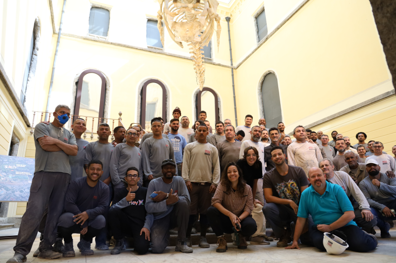 Os gigantes das obras: trabalhadores do Paço de São Cristóvão visitaram a experiência temporária